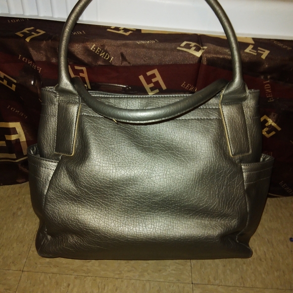 Kenneth Cole Metallic Gold Large Purse - Picture 3 of 4